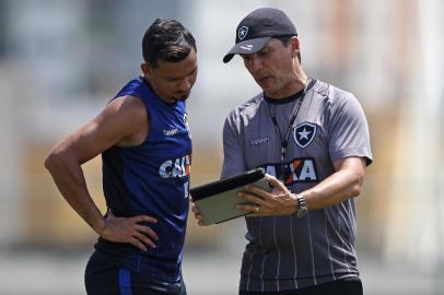 Lindoso e Ze Ricardo.Treino do Botafogo no Estadio Nilton Santos. 19 de Setembro de 2018, Rio de Janeiro, RJ, Brasil. Foto: Vitor Silva/SSPress/Botafogo.