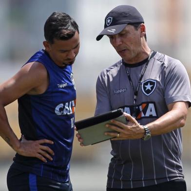 Lindoso e Ze Ricardo.Treino do Botafogo no Estadio Nilton Santos. 19 de Setembro de 2018, Rio de Janeiro, RJ, Brasil. Foto: Vitor Silva/SSPress/Botafogo.