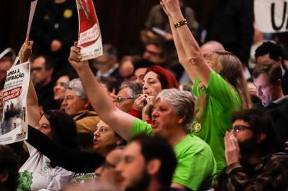  PORTO ALEGRE, RS, BRASIL - 21.10.2019 - O projeto de lei do governo do Estado que altera mais de 480 regras do código ambiental do Rio Grande do Sul será discutido em audiência promovida pela Assembleia Legislativa nesta segunda-feira (21). Integrantes de mais de 40 entidades rurais e de proteção ao meio ambiente e órgãos públicos convidados para o evento poderão tirar dúvidas e sugerir alterações no texto. Entre os chamados, estão Ministério Público Estadual, Ministério da Agricultura, Ordem dos Advogados do Brasil (OAB), Federação da Agricultura do Estado (Farsul), Instituto Brasileiro do Meio Ambiente e dos Recursos Naturais Renováveis (Ibama) e as ONGs WWF Brasil e Greenpeace. Estarão representando o governo os secretários Artur Lemos (Meio Ambiente) e Otomar Vivian (Casa Civil). (Foto: Omar Freitas/Agencia RBS)Local: Porto Alegre