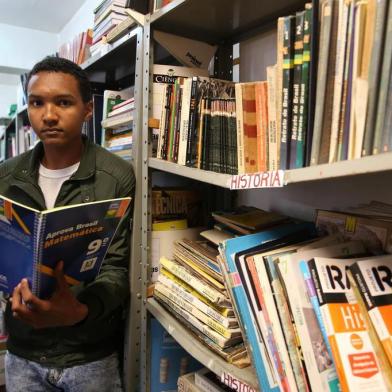  PORTO ALEGRE- RS- BRASIL- 21/10/2019- EEEF Coronel Aparício Borges está sem professor de matemática. Aluno do 9º ano, Igor Mendonça, reclama da falta de professor de matemática.  FOTO FERNANDO GOMES/ ZERO HORA.