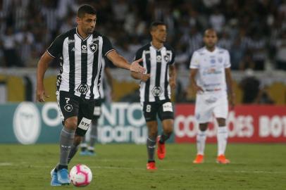 Diego Souza.Botafogo x CSA no Estadio Nilton Santos. 21 de Outubro de 2019, Rio de Janeiro, RJ, Brasil. Foto: Vitor Silva/Botafogo.\r\rImagem protegida pela Lei do Direito Autoral Nº 9.610, DE 19 DE FEVEREIRO DE 1998.\r Botafogo x Goias no Estadio Nilton Santos. 09 de Outubro de 2019, Rio de Janeiro, RJ, Brasil. Foto: Vitor Silva/Botafogo. \rImagem protegida pela Lei do Direito Autoral Nº 9.610, DE 19 DE FEVEREIRO DE 1998. \r