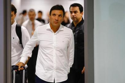  PORTO ALEGRE, RS, BRASIL, 22/10/2019- Chegada de Zé Ricardo, novo técnico do Inter, no Aeroporto Salgado Filho.(FOTOGRAFO: LAURO ALVES / AGENCIA RBS)