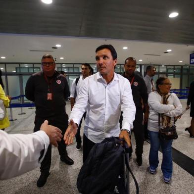  PORTO ALEGRE, RS, BRASIL, 22/10/2019- Chegada de Zé Ricardo, novo técnico do Inter, no Aeroporto Salgado Filho.(FOTOGRAFO: LAURO ALVES / AGENCIA RBS)