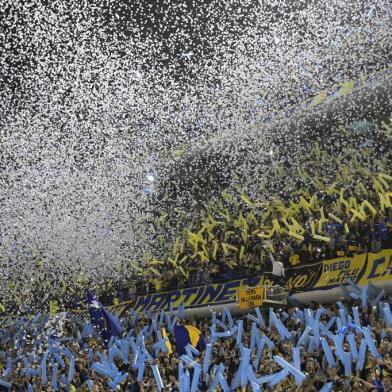 Fans of Boca Juniors cheer before the all-Argentine Copa Libertadores semi-final second leg football match against River Plate at La Bombonera stadium in Buenos Aires, on October 22, 2019. (Photo by Juan MABROMATA / AFP)