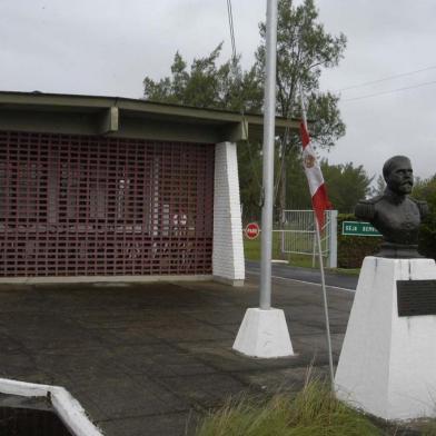 Em Tramandaí, a 120km da Capital, existe o Parque Histórico Marechal Manoel Luís Osório, localizado na RS-030. Foto da entrada do parque.#PÁGINA:16 Fonte: Divulgação Fotógrafo: Regimento Osório