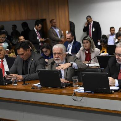  Comissão de Meio Ambiente (CMA) realiza reunião com 15 itens. Entre eles, o PLS 752/2015, que aumenta penas de multa para crimes ambientais resultantes da atividade empresarial de grande escala (Após escolha de emendas). Participam: senador Confúcio Moura (MDB-RO); senador Styvenson Valentim (Podemos-RN); senador Jaques Wagner (PT-BA) - em pronunciamento; senador Jean Paul Prates (PT-RN). Foto: Jefferson Rudy/Agência SenadoLocal: BrasÃ­liaIndexador: Jefferson RudyFonte: AgÃªncia SenadoFotógrafo: jr