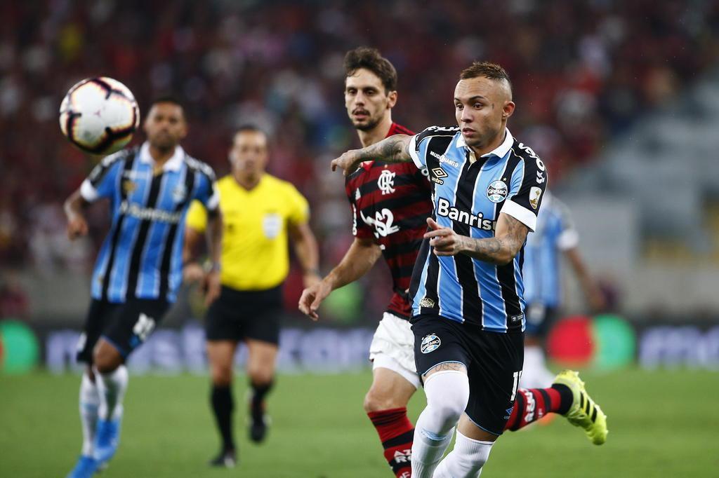 Antes do jogo do Flamengo, meio-campista rescinde com o Grêmio