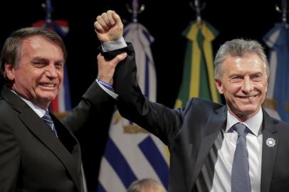  (L to R) Chile's President Sebastian Pinera, Uruguay's President Tabare Vazquez, Brazil's President Jair Bolsonaro, Argentina's President Mauricio Macri, Paraguay's President Mario Abdo Benitez and Bolivia's President Evo Morales pose for a family photo during the 54th Summit of Heads of State of Mercosur and Associated States in Santa Fe, Argentina on July 17, 2019. (Photo by STRINGER / AFP)Editoria: POLLocal: Santa FeIndexador: STRSecao: diplomacyFonte: PRESIDENCIAFotógrafo: STR