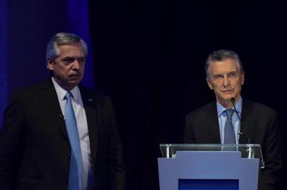  Argentina's President and presidential candidate Mauricio Macri (R) of Juntos por el Cambio party and presidential candidate Alberto Fernandez of the Frente de Todos party participate in the first presidential debate in Santa Fe, on October 13, 2019, ahead of the upcoming October 27 presidential election. (Photo by RONALDO SCHEMIDT / AFP)Editoria: POLLocal: Santa FeIndexador: RONALDO SCHEMIDTSecao: electionFonte: AFPFotógrafo: STF