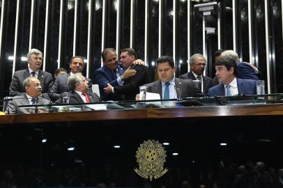  Plenário do Senado Federal durante sessão deliberativa ordinária. Ordem do dia: na pauta, votação, em segundo turno, da PEC 6/2019, que modifica o sistema de previdência social. Mesa: senador Chico Rodrigues (DEM-RR); senador Izalci (PSDB-DF); presidente do Senado, senador Davi Alcolumbre (DEM-AP); secretário-geral da Mesa, Luiz Fernando Bandeira de Mello Filho; senador Luis Carlos Heinze (PP-RS); senador Marcio Bittar (MDB-AC); senador Eduardo Gomes (MDB-TO); senador Flávio Bolsonaro (PSL-RJ); ministro da Economia, Paulo Guedes; senador Carlos Viana (PSD-MG); senador Tasso Jereissati (PSDB-CE); senador Arolde de Oliveira (PSD-RJ). Foto: Roque de Sá/Agência SenadoLocal: BrasíliaIndexador: Roque de SáFonte: Agência SenadoFotógrafo: s