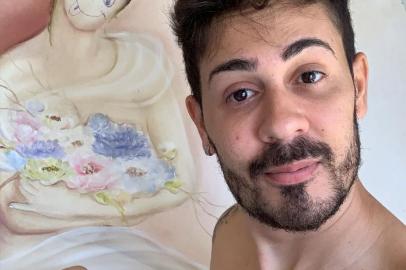 Carlinhos Maia risca quadro de hotel e expõe no Instagram