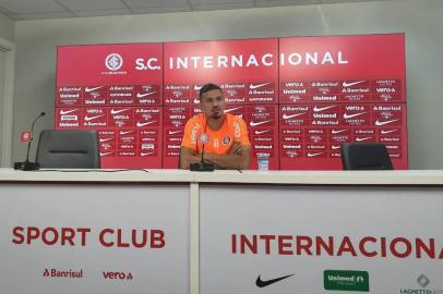 Rodrigo Lindoso concede coletiva na véspera do jogo contra o Athletico