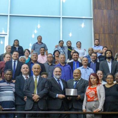 deputado Carlos Búrigo (MDB) homenageia o movimento comunitário de Caxias na Assembleia