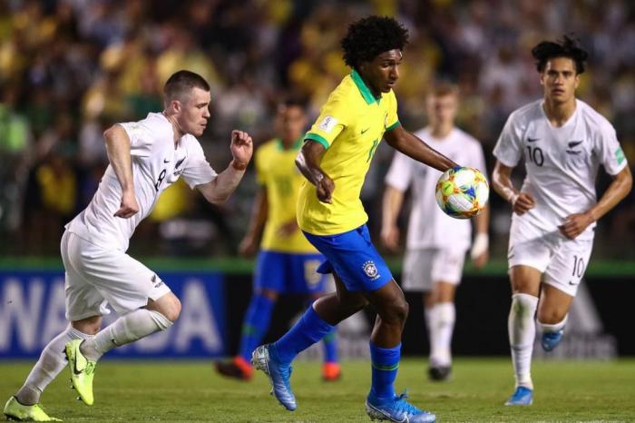 Brasil goleia o Canadá na abertura da Copa Sub-17