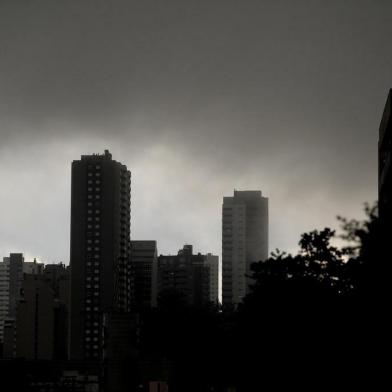  CAXIAS DO SUL, RS, BRASIL, 30/10/2019Tempo fechado na manhã de Caxias do Sul.(Lucas Amorelli/Agência RBS)