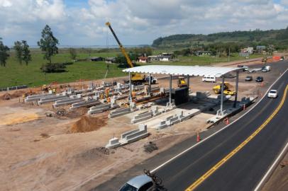 Construção da praça de pedágio de Três Cachoeiras