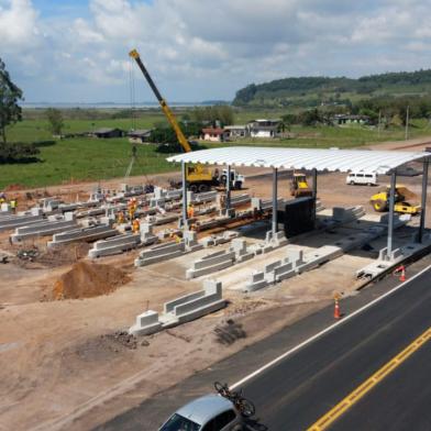 Construção da praça de pedágio de Três Cachoeiras