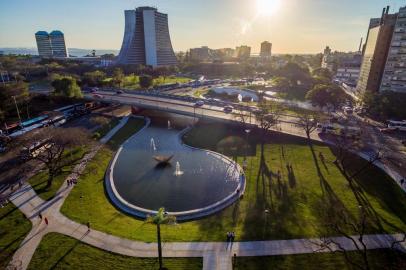  PORTO ALEGRE, RS, BRASIL - 2019.10.09 - O obra de arte do barco, no Lago dos Açorianos, marca a 9ª Semana Municipal da Água de Porto Alegre.  (Foto: Omar Freitas / Agência RBS)Local: Porto Alegre