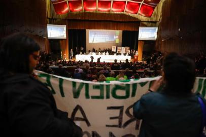  PORTO ALEGRE, RS, BRASIL - 21.10.2019 - O projeto de lei do governo do Estado que altera mais de 480 regras do código ambiental do Rio Grande do Sul será discutido em audiência promovida pela Assembleia Legislativa nesta segunda-feira (21). Integrantes de mais de 40 entidades rurais e de proteção ao meio ambiente e órgãos públicos convidados para o evento poderão tirar dúvidas e sugerir alterações no texto. Entre os chamados, estão Ministério Público Estadual, Ministério da Agricultura, Ordem dos Advogados do Brasil (OAB), Federação da Agricultura do Estado (Farsul), Instituto Brasileiro do Meio Ambiente e dos Recursos Naturais Renováveis (Ibama) e as ONGs WWF Brasil e Greenpeace. Estarão representando o governo os secretários Artur Lemos (Meio Ambiente) e Otomar Vivian (Casa Civil). (Foto: Omar Freitas/Agencia RBS)