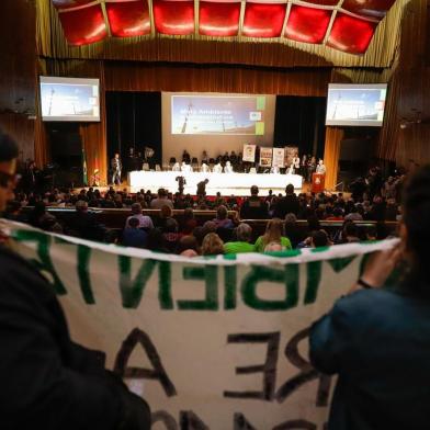  PORTO ALEGRE, RS, BRASIL - 21.10.2019 - O projeto de lei do governo do Estado que altera mais de 480 regras do código ambiental do Rio Grande do Sul será discutido em audiência promovida pela Assembleia Legislativa nesta segunda-feira (21). Integrantes de mais de 40 entidades rurais e de proteção ao meio ambiente e órgãos públicos convidados para o evento poderão tirar dúvidas e sugerir alterações no texto. Entre os chamados, estão Ministério Público Estadual, Ministério da Agricultura, Ordem dos Advogados do Brasil (OAB), Federação da Agricultura do Estado (Farsul), Instituto Brasileiro do Meio Ambiente e dos Recursos Naturais Renováveis (Ibama) e as ONGs WWF Brasil e Greenpeace. Estarão representando o governo os secretários Artur Lemos (Meio Ambiente) e Otomar Vivian (Casa Civil). (Foto: Omar Freitas/Agencia RBS)