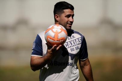 CAXIAS DO SUL, RS, BRASIL (25/10/2019)Treino do Ser Caxias no CT do Estádio Centenário. Na foto, técnico Rafael Lacerda (Antonio Valiente/Agência RBS)