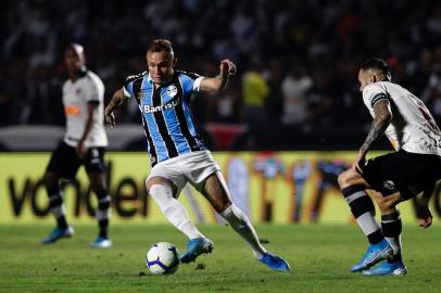 RIO DE JANEIRO, RJ 30.10.2019: VASCO DA GAMA x GREMIO - Partida entre Vasco e Gremio valida pela 29a. (vigesima nona) rodada do Campeonato Brasileiro Serie A realizada no Estadio Vasco da Gama (Sao Januario), no Rio de Janeiro, nesta quarta-feira (30). Pepe (Gremio-D) comemora com Everton Cebolinha (E) o gol de empate que marcou para o Gremio. (Foto: Andre Melo Andrade/MyPhoto Press/Lancepress!)