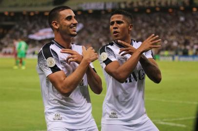 FORTALEZA,CE,30.10.2019:CEARÃ-FLUMINENSE - O jogador Bergson do CearÃ¡ comemora gol durante a partida entre CearÃ¡ e Fluminense, vÃ¡lida pelo Campeonato Brasileiro 2019 na Arena CastelÃ£o em Fortaleza (CE), nesta quarta-feira (30). (Foto: Xandy Rodrigues/Futura Press/Folhapress) 