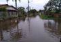 Temporal alaga ruas, derruba árvores e deixa moradores sem luz em Porto Alegre