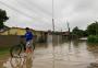 Temporal alaga ruas, derruba árvores e deixa moradores sem luz em Porto Alegre