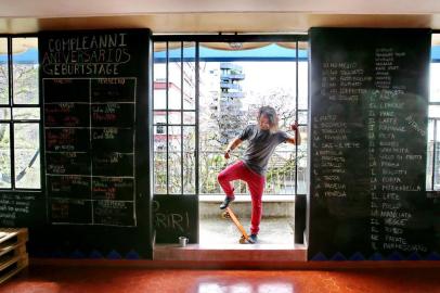  PORTO ALEGRE- RS- BRASIL- 19/10/2019-   O coliving, conceito onde cada morador ocupa um quarto e divide o restante dos espaços das casas. Residentes que não se conheciam cada  um aluga um quarto e no preço do aluguel, estão inclusas todas as contas da casa. Oka Coliving do Bomfim. Ricardo Neves (CEO) da Coliving.FOTO FERNANDO GOMES/ ZERO HORA.