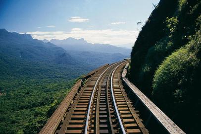  CURITIBA, PR, BRASIL, 16/10/2019. Passeio do trem de luxo de Curitiba a Morretes, no Paraná. São mais de três horas em meio a Mata Atlântica, com paisagens deslumbrantes, saindo da capital e chegando até a cidade litorânea. Também contempla uma visita a Antonina, outra cidade histórica do Paraná. (Serra Verde Express/Divulgação)