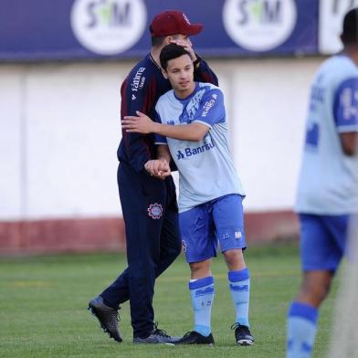  CAXIAS DO SUL, RS, BRASIL (15/08/2019)Treino do Ser Caxias no estádio centenário em caxias do Sul.  Na foto, atacante Denilson. (Antonio Valiente/Agência RBS)