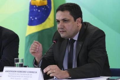 O presidente da Coordenação de Aperfeiçoamento de Pessoal de Nível Superior (Capes), Anderson Ribeiro Correia, reiterou nesta quinta-feira (31) que o pagamento dos bolsistas da agência está garantido este ano.