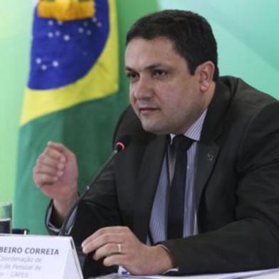 O presidente da Coordenação de Aperfeiçoamento de Pessoal de Nível Superior (Capes), Anderson Ribeiro Correia, reiterou nesta quinta-feira (31) que o pagamento dos bolsistas da agência está garantido este ano.