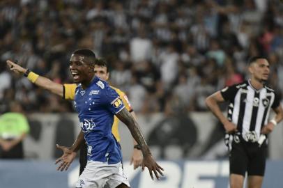 Cacá comemora o primeiro go do Cruzeiro