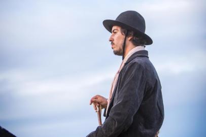 Henrique Fagunes da Costa, nascido em Bagé, palestrou no 2º Encontro Nacional de Prateiros, em Bento Gonçalves. Sua pesquisa, ainda inédita, deverá ser em breve lançada em livro.