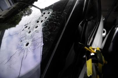  PORTO ALEGRE, RS, BRASIL, 01/11/2019- Homem morre após ser baleado dentro de caminhonete na zona norte de Porto Alegre. (FOTOGRAFO: RONALDO BERNARDI / AGENCIA RBS)