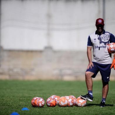  CAXIAS DO SUL, RS, BRASIL (01/11/2019)Treino do Ser Caxias no CT do Estádio Centenário. Na foto, técnico Lacerda. (Antonio Valiente/Agência RBS)