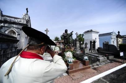 Movimentação no Cemitério da Santa Casa, em Porto Alegre, no Dia de Finados