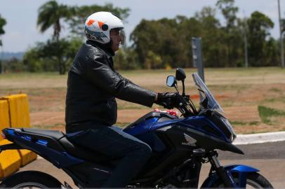 bolsonaro na moto