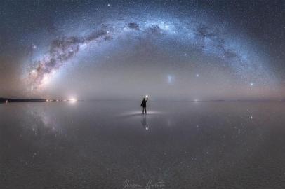 Reflexo do céu na fotografia feita por Jheison Huerta, eleita foto do dia pela Nasa em 22 de outubro de 2019. 