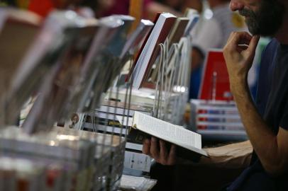  PORTO ALEGRE, RS, BRASIL, 02-11-2019: Feira do Livro de Porto Alegre durante o sábado, em seu segundo dia de funcionamento (FOTO FÉLIX ZUCCO/AGÊNCIA RBS, Editoria Segundo Caderno).