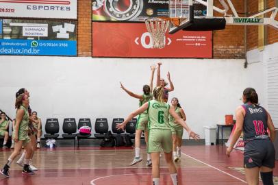  Equipe feminina do Caxias do Sul Basquete/Recreio da Juventude garante vaga na final do Estadual