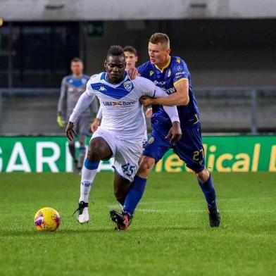  Mario Balotelli na partida entre Brescia e Hellas Verona. 