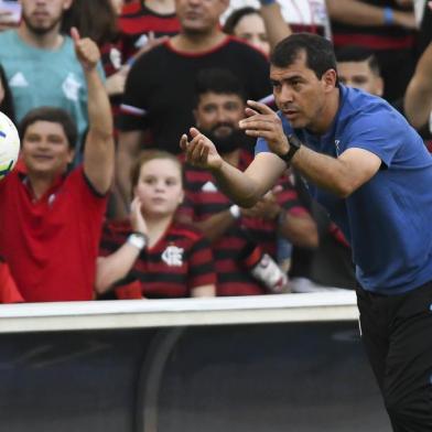 RIO DE JANEIRO, RJ - 03.11.2019: FLAMENGO X CORINTHIANS - Técnico Fábio Carille durante Flamengo x Corinthians  partida válida pela 30ª rodada do Campeonato Brasileiro, realizada no Estádio do Maracanã, localizado na cidade do Rio de Janeiro, na tarde deste domingo (03). (Foto: Celso Pupo/Fotoarena/Lancepress!)