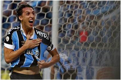 Pedro Geromel comemora gol no Gre-Nal 422 na Arena pela 30ª rodada do Brasileirão