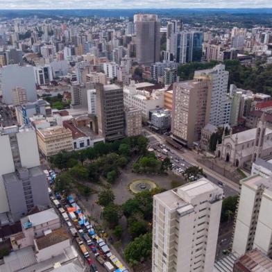  CAXIAS DO SUL, RS, BRASIL, 01/11/2019. Vista aérea da praça Dante Alighieri. (Luis Henrique Bisol Ramon/Especial)