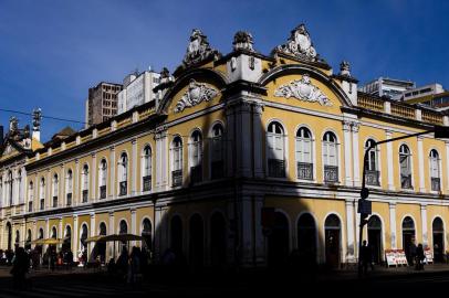  PORTO ALEGRE, RS, BRASIL, 05-06-2019: Mercado Público, na região central de Porto Alegre. Parte do segundo andar do prédio segue fechada e com acesso restrito ao público desde o incêndio, em julho de 2013. Previsão de reabertura em outubro de 2019, quando o Mercado Público completará 150 anos. (Foto: Mateus Bruxel / Agência RBS)