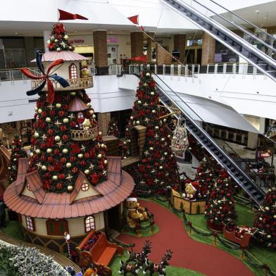 Nesta segunda-feira (4), o Praia de Belas Shopping ¿ localizado na Avenida Praia de Belas, 1.181 ¿ realizou a abertura oficial do Natal 2019  durante um evento no restaurante Dado Garden Grill. O momento contou com a presença do gerente geral do centro de compras, Marcelo Borba, que apresentou as atividades e novidades da programação deste ano.