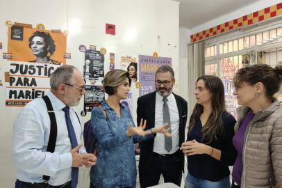 Foto: Reunião na sede do PSOL entre dirigentes do PSOL e do PCdoB. Crédito: 